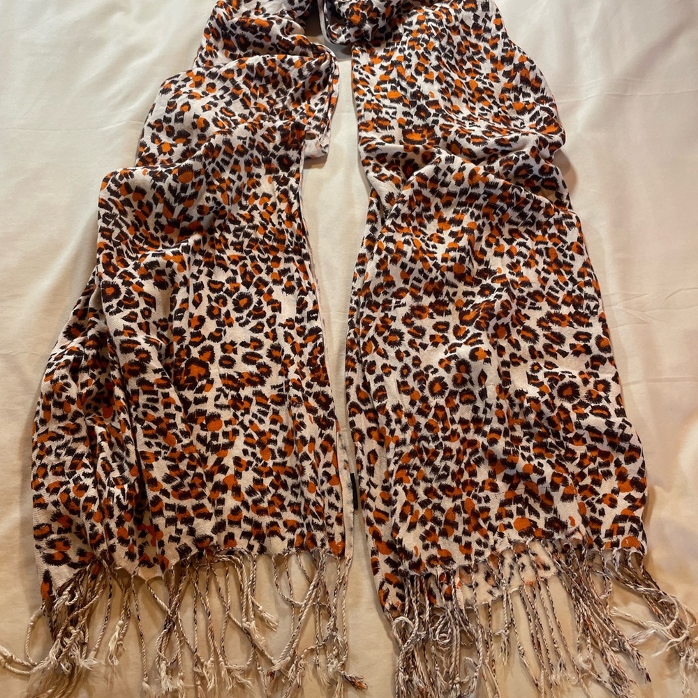 Tolani 100% Viscose Leopard Print‎ Scarf with Fringe, OS